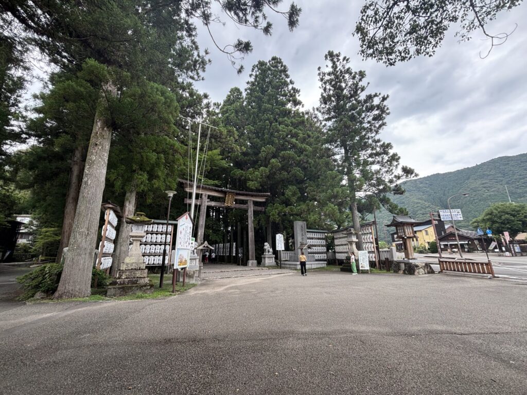 熊野本宮大社参道入口の遠景