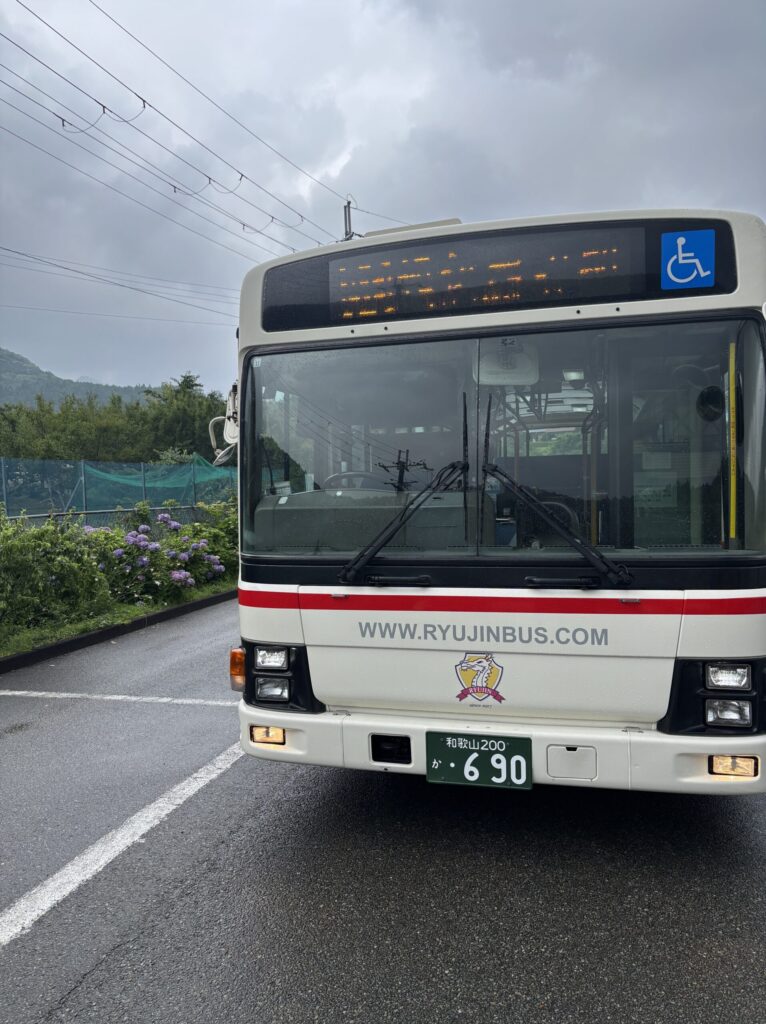 龍神バスを前方から撮影した画像