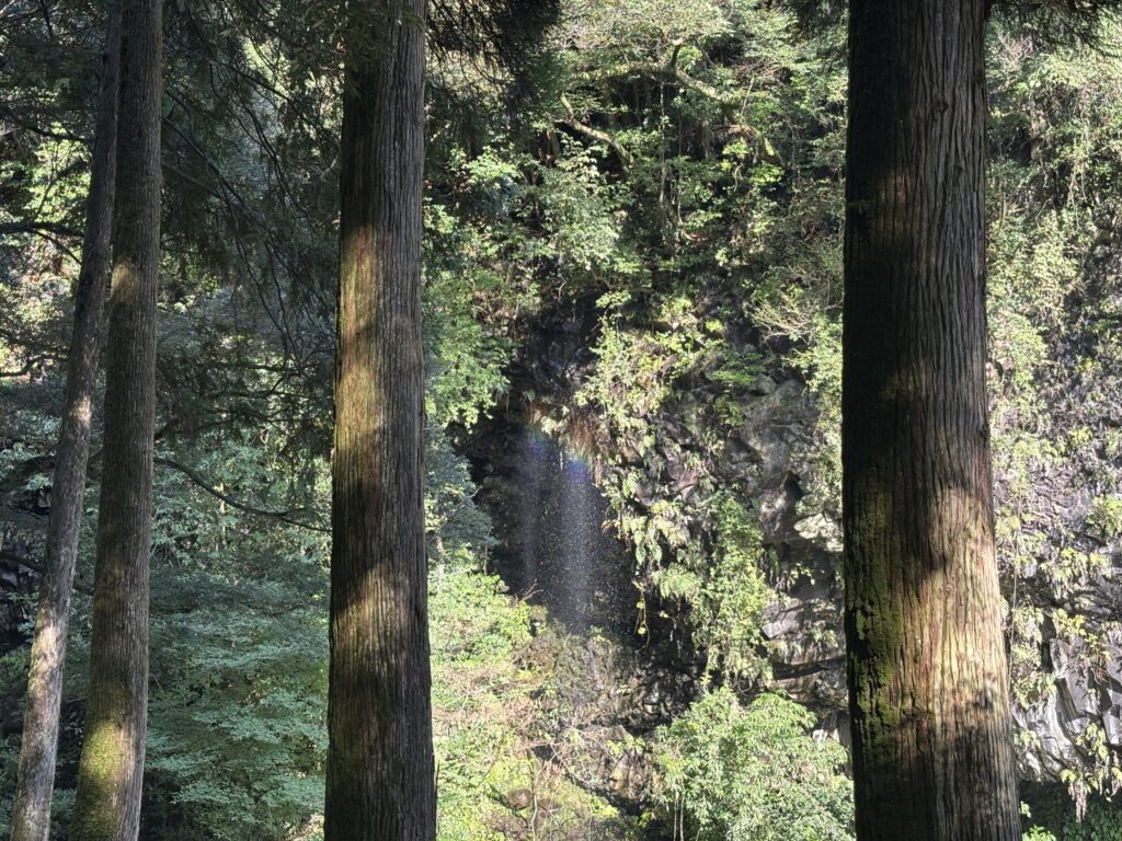 霧島神水峡の写真　虹が出ている