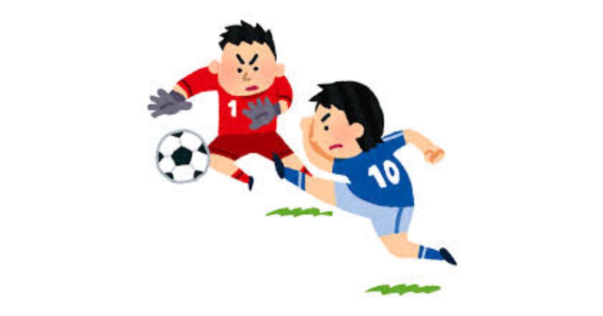 サッカー選手がシュートするところ